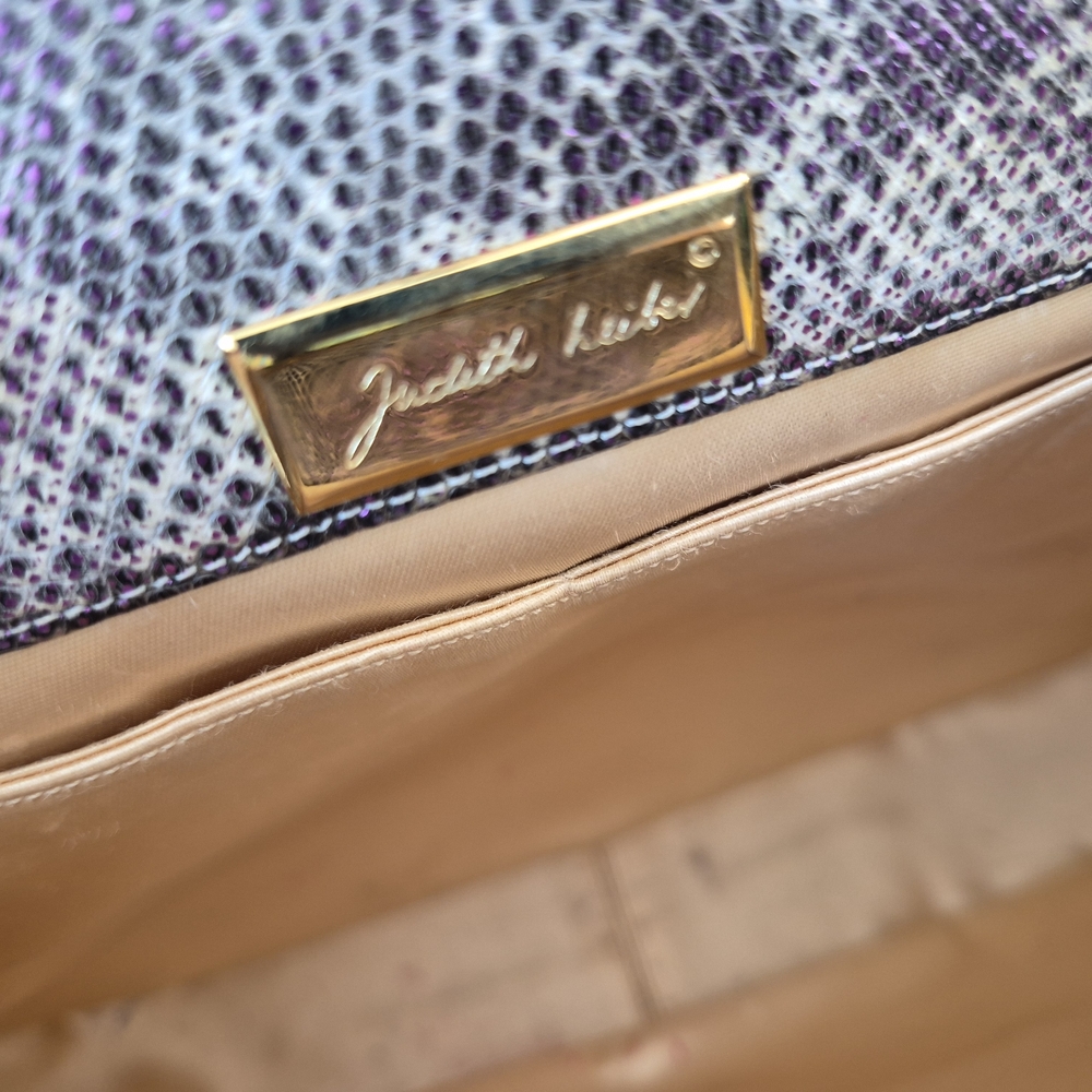 Judith Leiber Jeweled Ring Lizard Clutch Gold Chain, Signed Pocket Comb & Duster - Picture 2 of 16